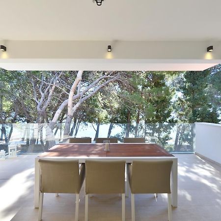 Chiponsky One - 5 Star Beachfront Property Bol Buitenkant foto
