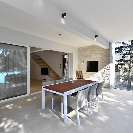 Chiponsky One - 5 Star Beachfront Property Bol Buitenkant foto