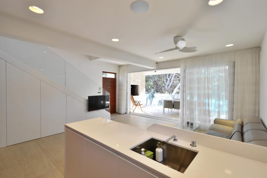 Chiponsky One - 5 Star Beachfront Property Bol Buitenkant foto