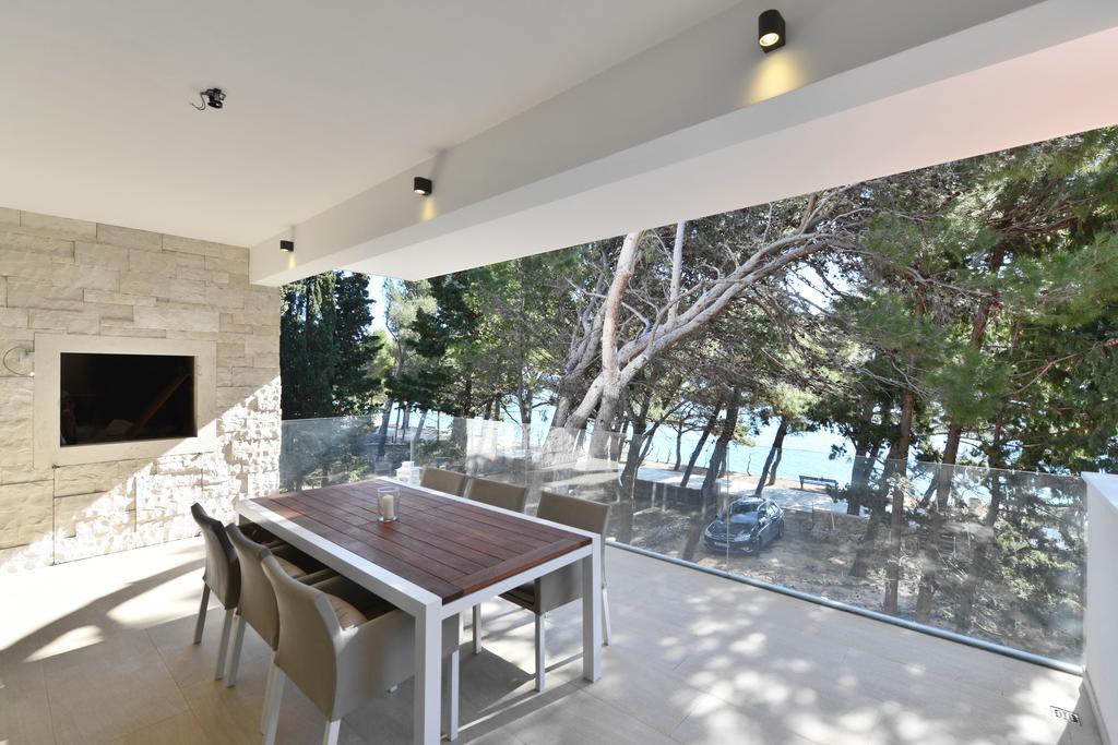 Chiponsky One - 5 Star Beachfront Property Bol Buitenkant foto