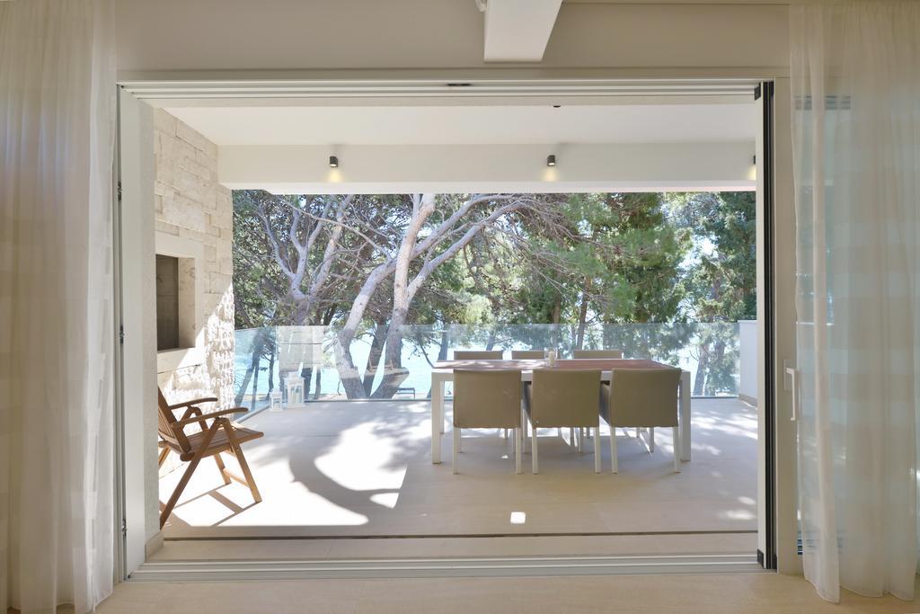 Chiponsky One - 5 Star Beachfront Property Bol Buitenkant foto