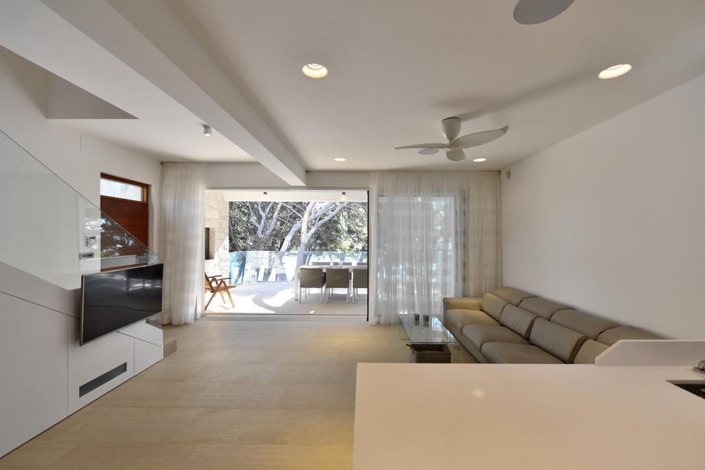 Chiponsky One - 5 Star Beachfront Property Bol Buitenkant foto