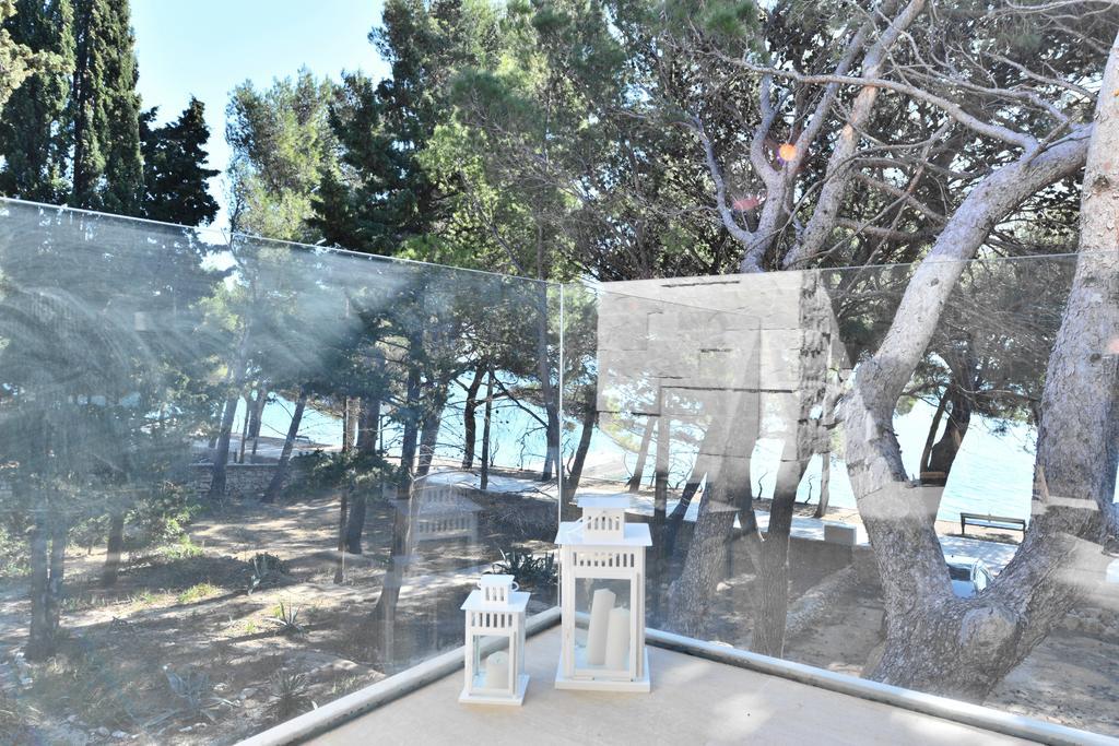 Chiponsky One - 5 Star Beachfront Property Bol Buitenkant foto
