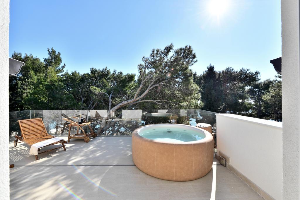 Chiponsky One - 5 Star Beachfront Property Bol Buitenkant foto