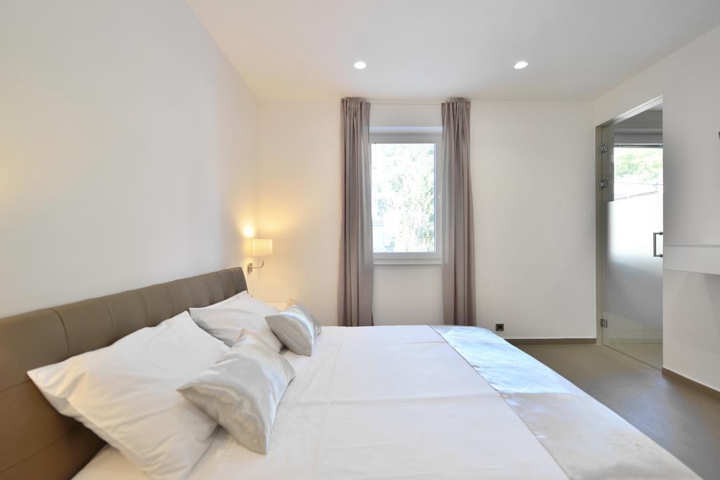 Chiponsky One - 5 Star Beachfront Property Bol Buitenkant foto