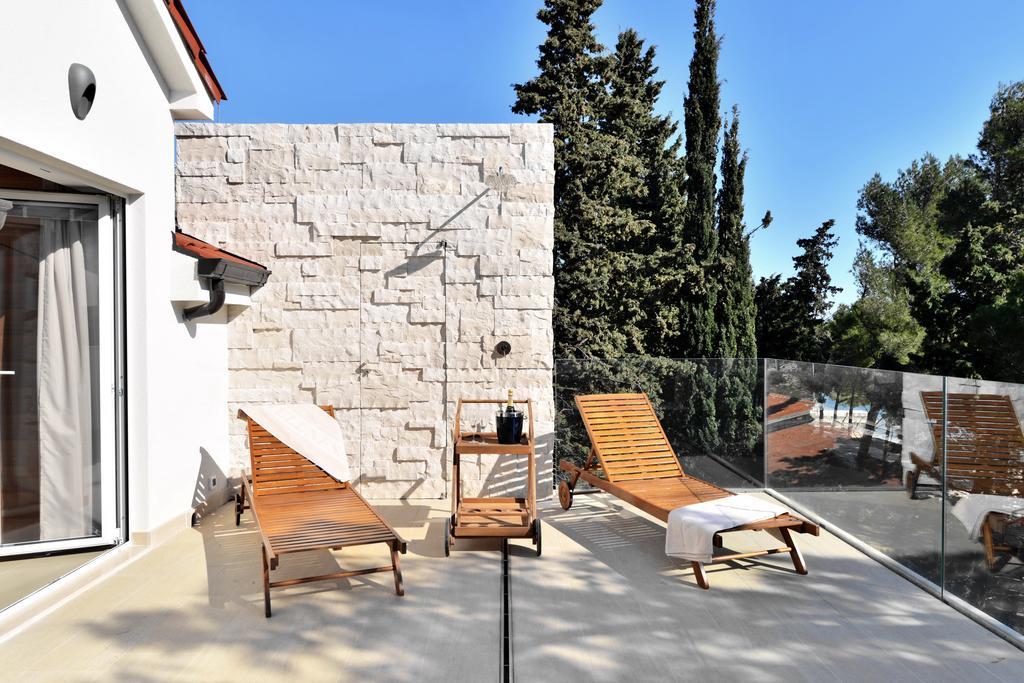 Chiponsky One - 5 Star Beachfront Property Bol Buitenkant foto
