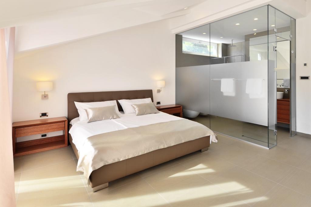 Chiponsky One - 5 Star Beachfront Property Bol Buitenkant foto