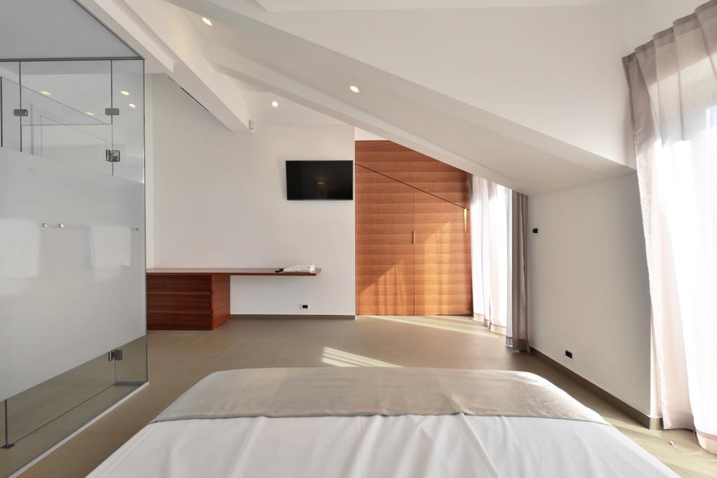 Chiponsky One - 5 Star Beachfront Property Bol Buitenkant foto